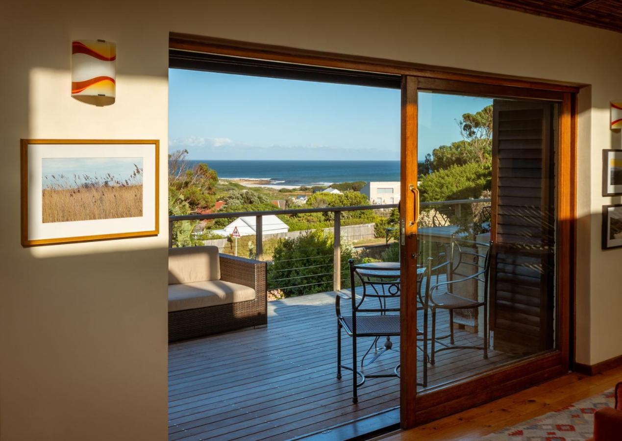 Shutters On Hilltop, Scarborough Buitenkant foto